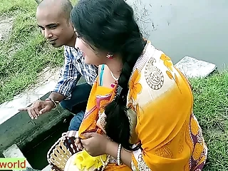 Indian Hot beautiful bhabhi sex! Hot indian village sex